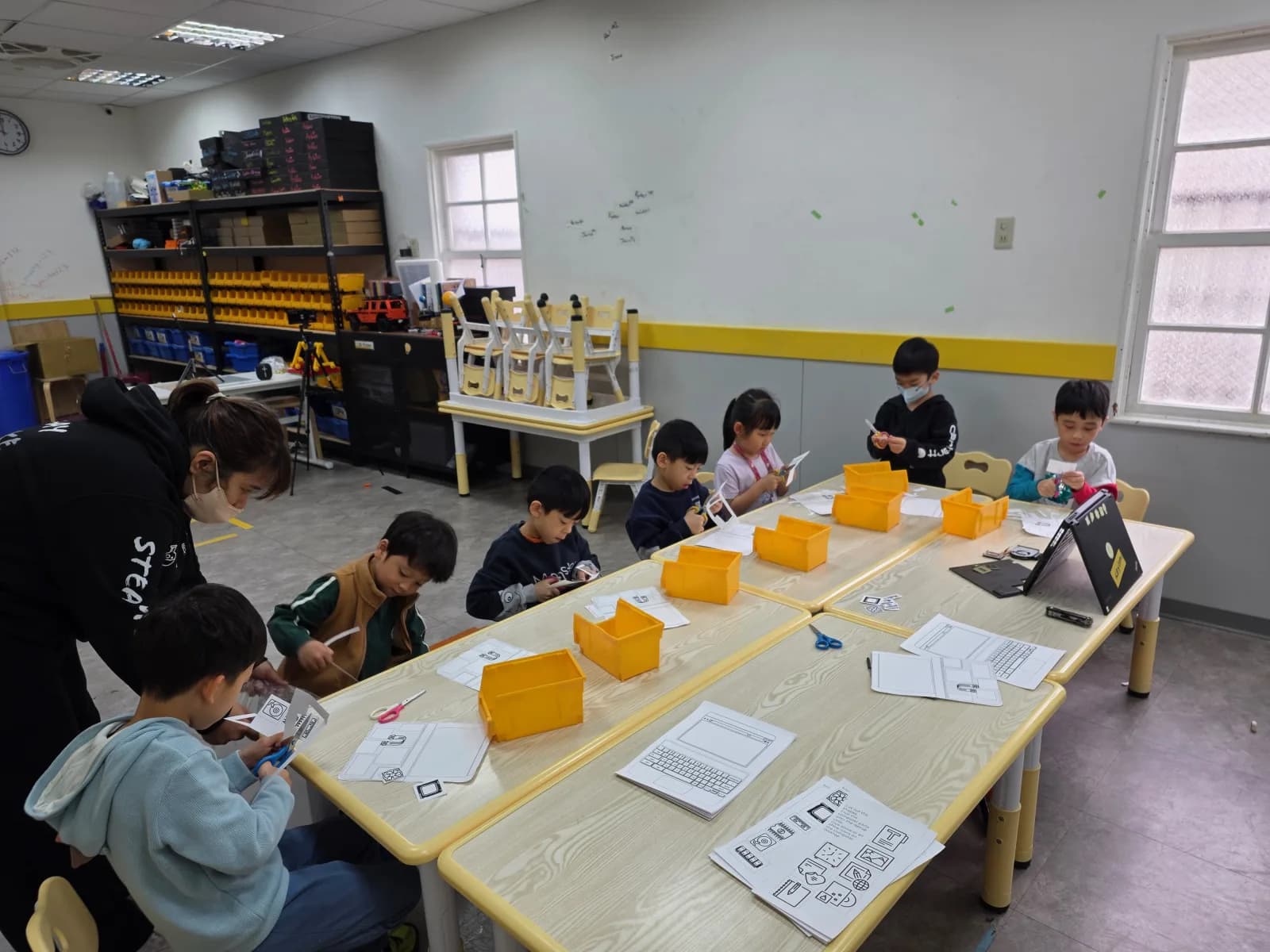 A full First Steps workshop making paper computer models